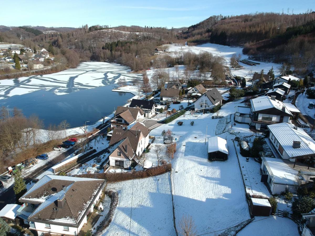 Seeblick-Ferienwohnung Im "Ferienhaus Agger-Blick" Mit Traumhafter Sonnen-Terrasse, Sauna, E-Kamin & Kajak Гумерсбах Екстериор снимка